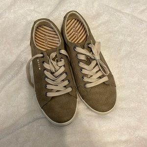 New Taos Star 9.5 Sneakers.  Dark linen color